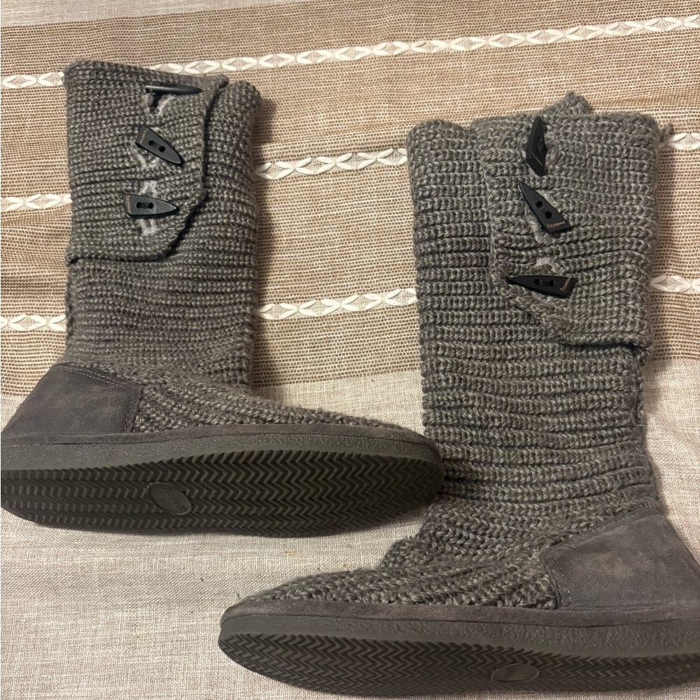 BearPaw Gray Chunky Knit Toggle Boots